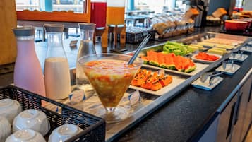 Café da manhã com buffet todos os dias mediante uma taxa