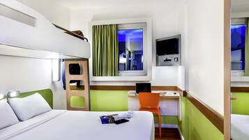 Chambre Standard, 1 lit double | Bureau, Wi-Fi gratuit, draps fournis