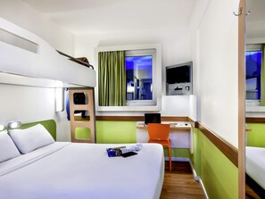 Quarto standard, 1 cama de casal | Escrivaninha, Wi-Fi de cortesia, roupa de cama