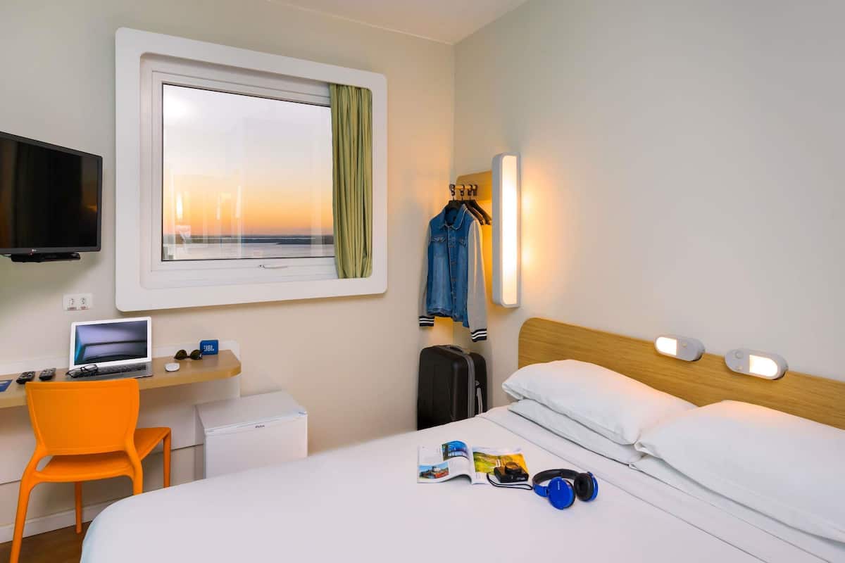 Superior Room, 1 Double Bed | Desk, free WiFi, bed sheets