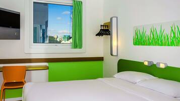 Quarto standard, 1 cama de casal, acessível | Escrivaninha, Wi-Fi de cortesia, roupa de cama