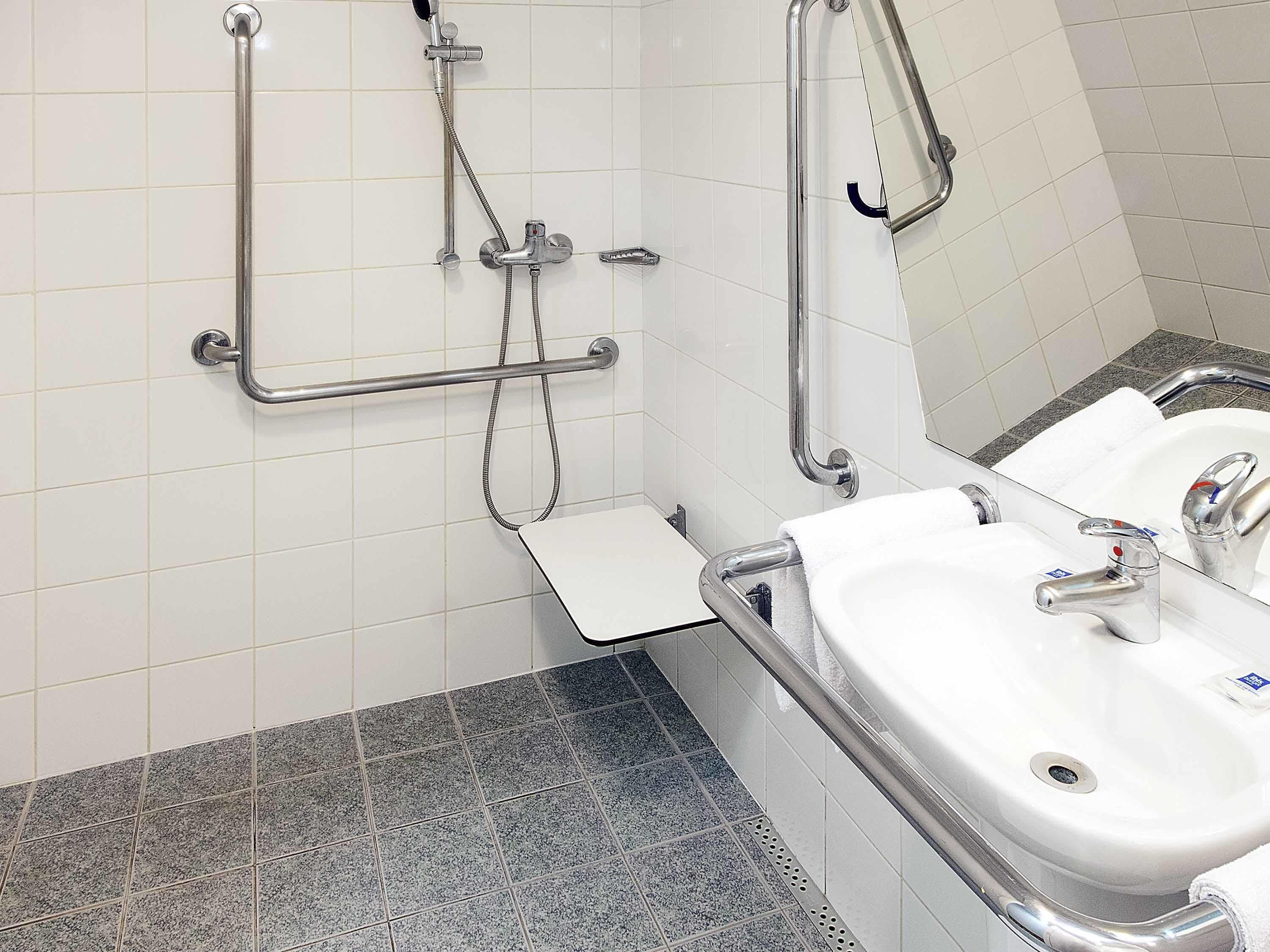 Standard Room, 1 Double Bed and 1 Bunk Bed, Adapted for reduced mobility