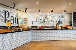 Petit déjeuner continental (38.00 BRL par personne)