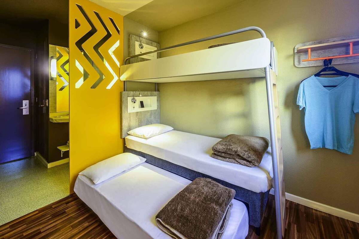 Chambre Standard (1 bunk bed and 1 extra bed)
