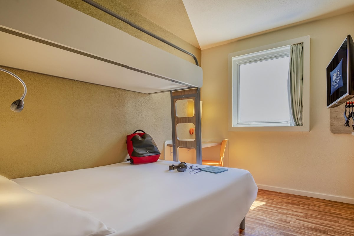 Superior Room, 1 Double Bed | Individually decorated, desk, laptop workspace, blackout curtains