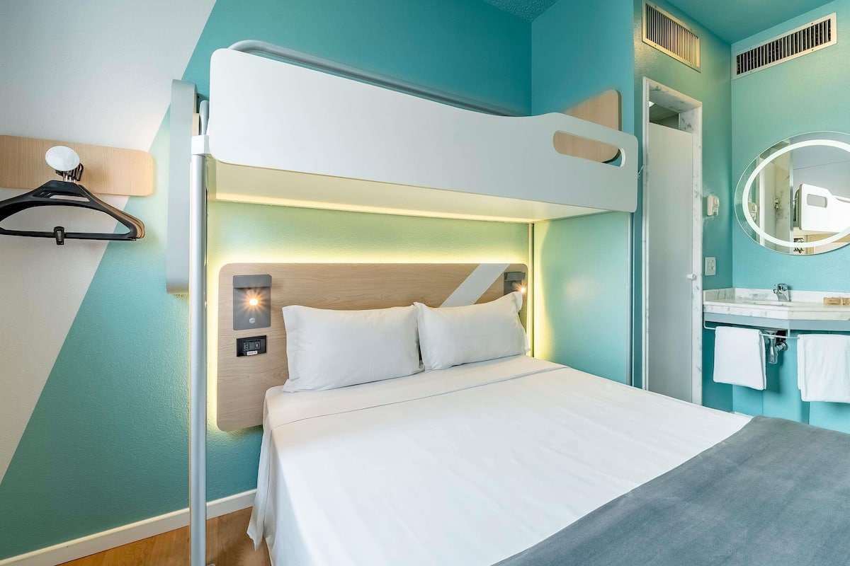 Blackout curtains, free WiFi, bed sheets