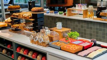 Desayuno buffet diario (BRL 42 por persona)