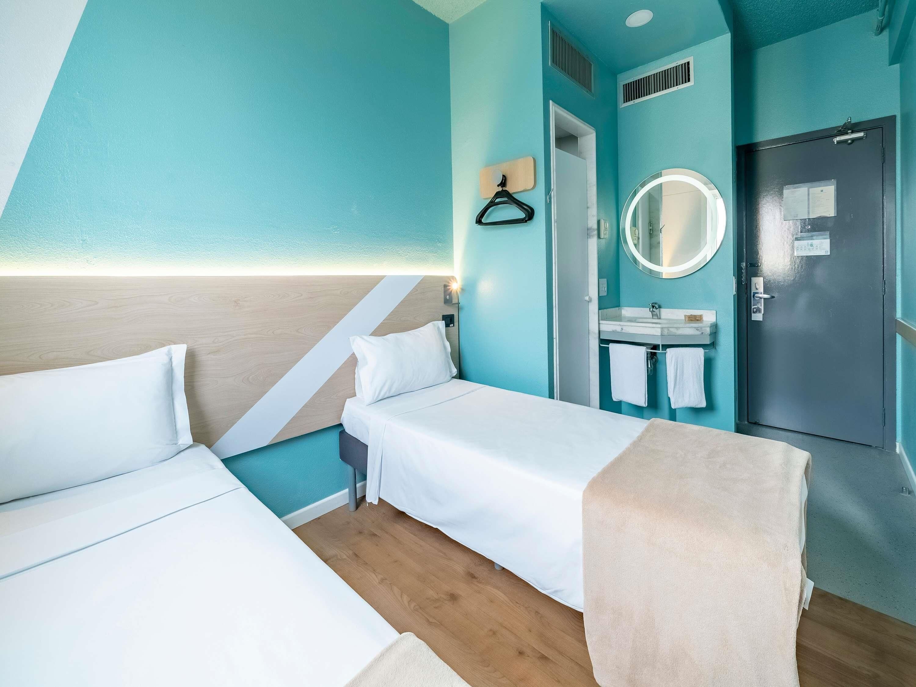 Superior Room, 2 Twin Beds | Blackout drapes, free WiFi, bed sheets