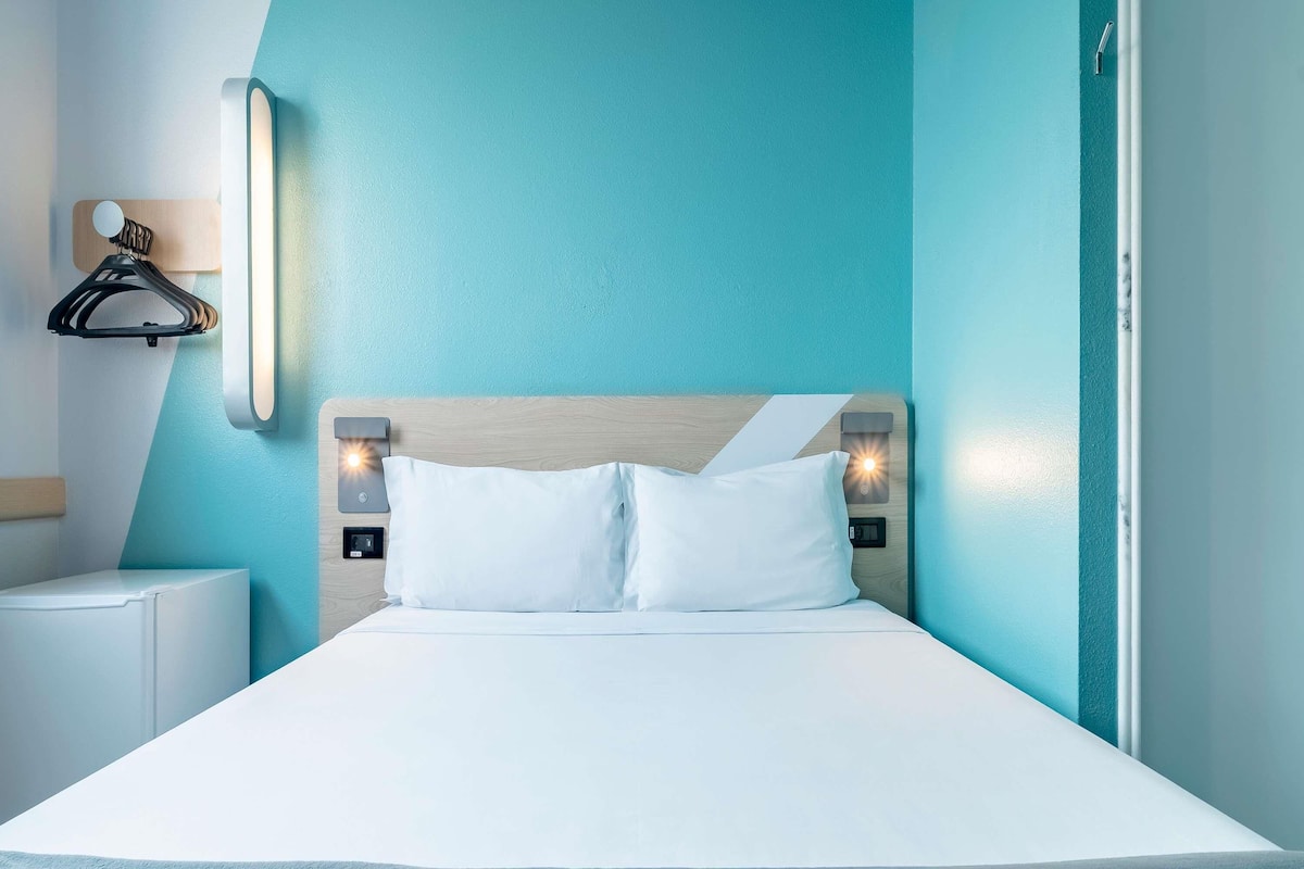 Superior-rum - 1 dubbelsäng (Mini Bar and Hairdryer) | Mörkläggningsgardiner, gratis wi-fi och sängkläder