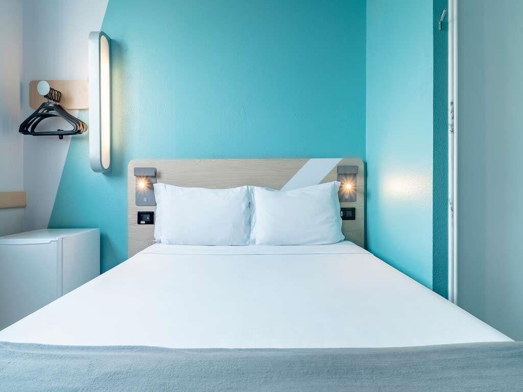 Quarto superior, 1 cama de casal (Mini Bar and Hairdryer) | Cortinas blackout, Wi-Fi de cortesia, roupa de cama