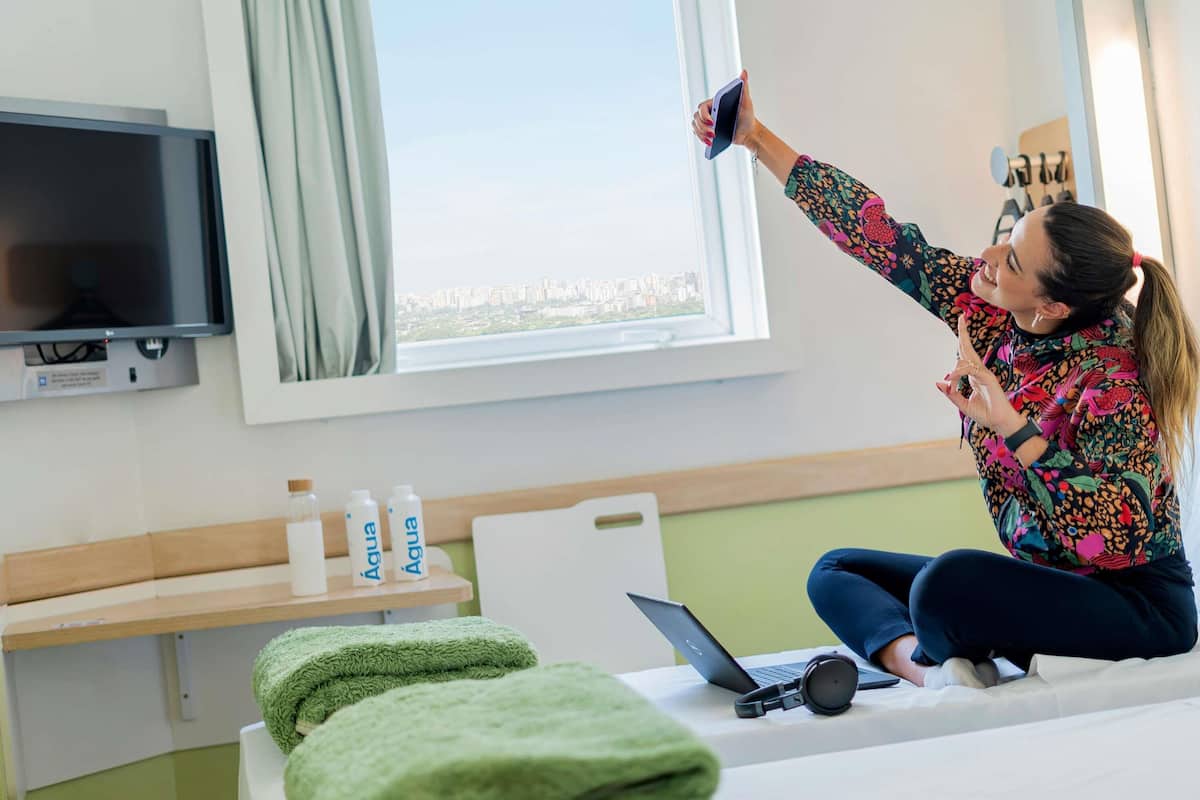 Chambre Standard avec lits jumeaux, 2 lits jumeaux | Rideaux dâobscurcissement, accĂšs au Wi-Fi (inclus), literie fournie