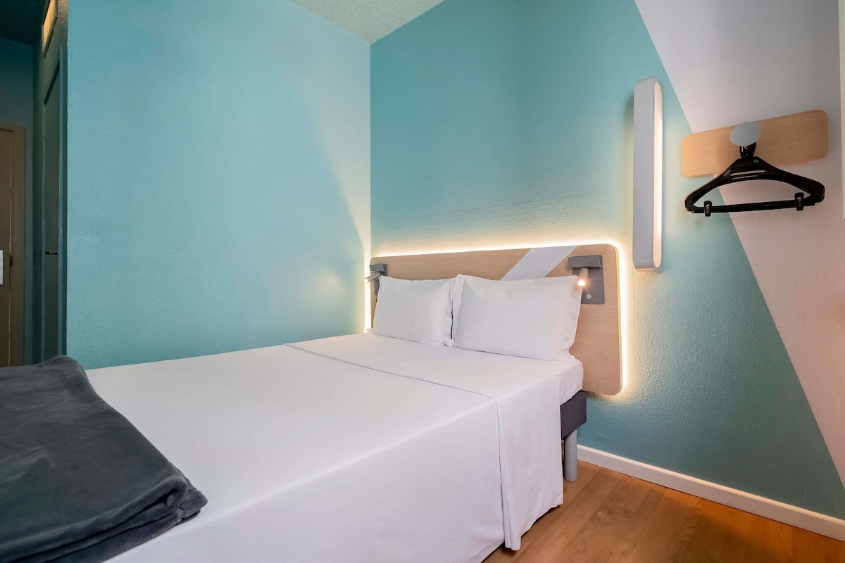 Classic Room, 1 Double Bed | Blackout curtains, free WiFi, bed sheets