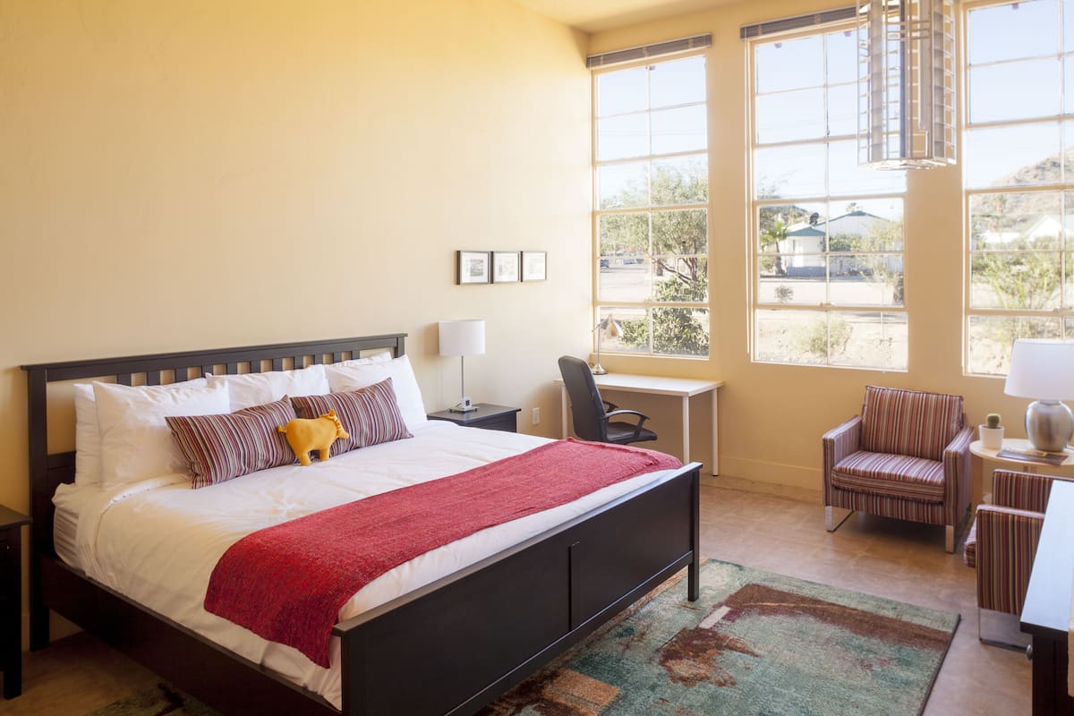 room, 1 king bed, kitchenette | desk, iron/ironing board, free wifi, bed sheets