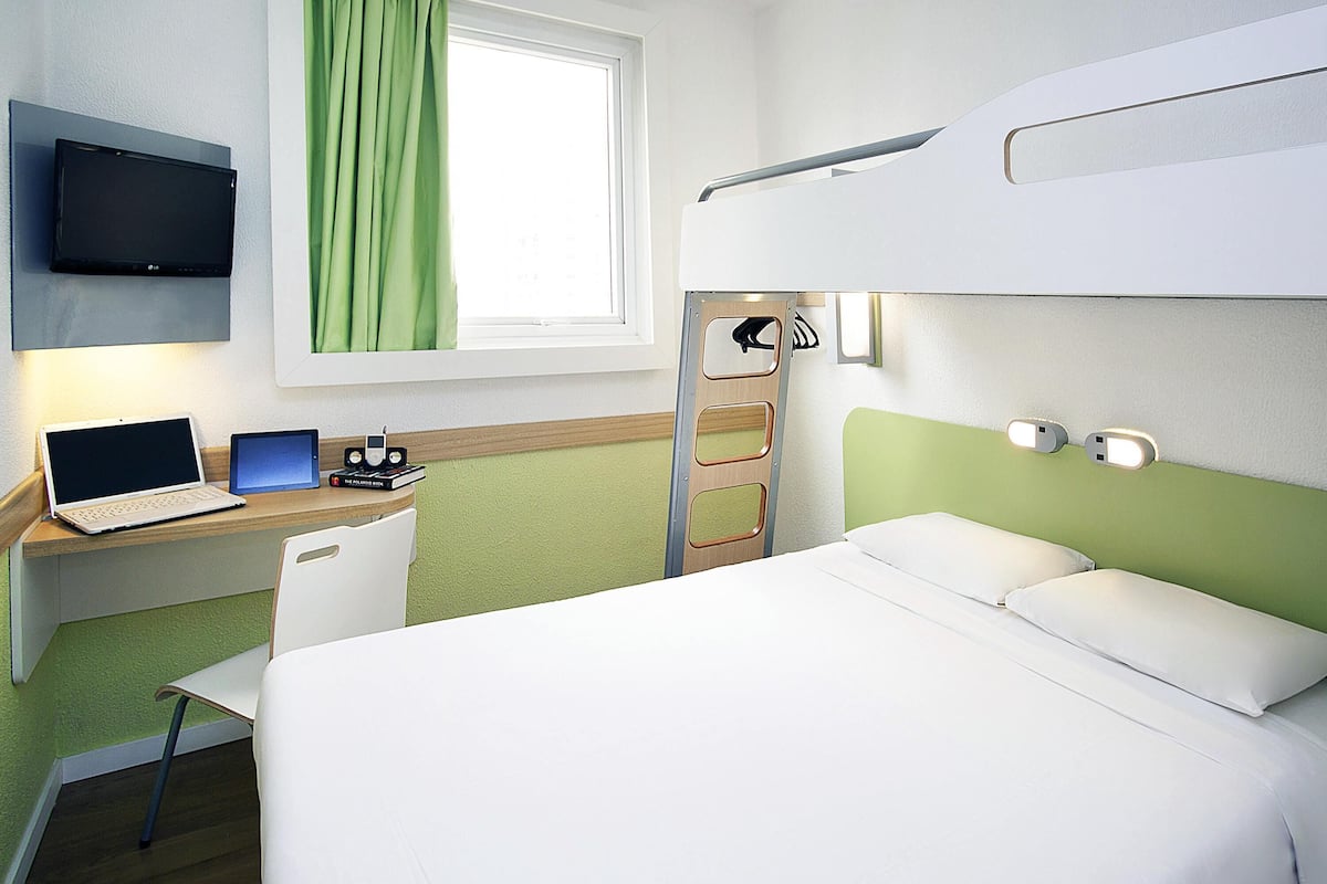 Departamento estándar, 1 cama matrimonial | Escritorio, espacio para trabajar con laptop y cortinas blackout