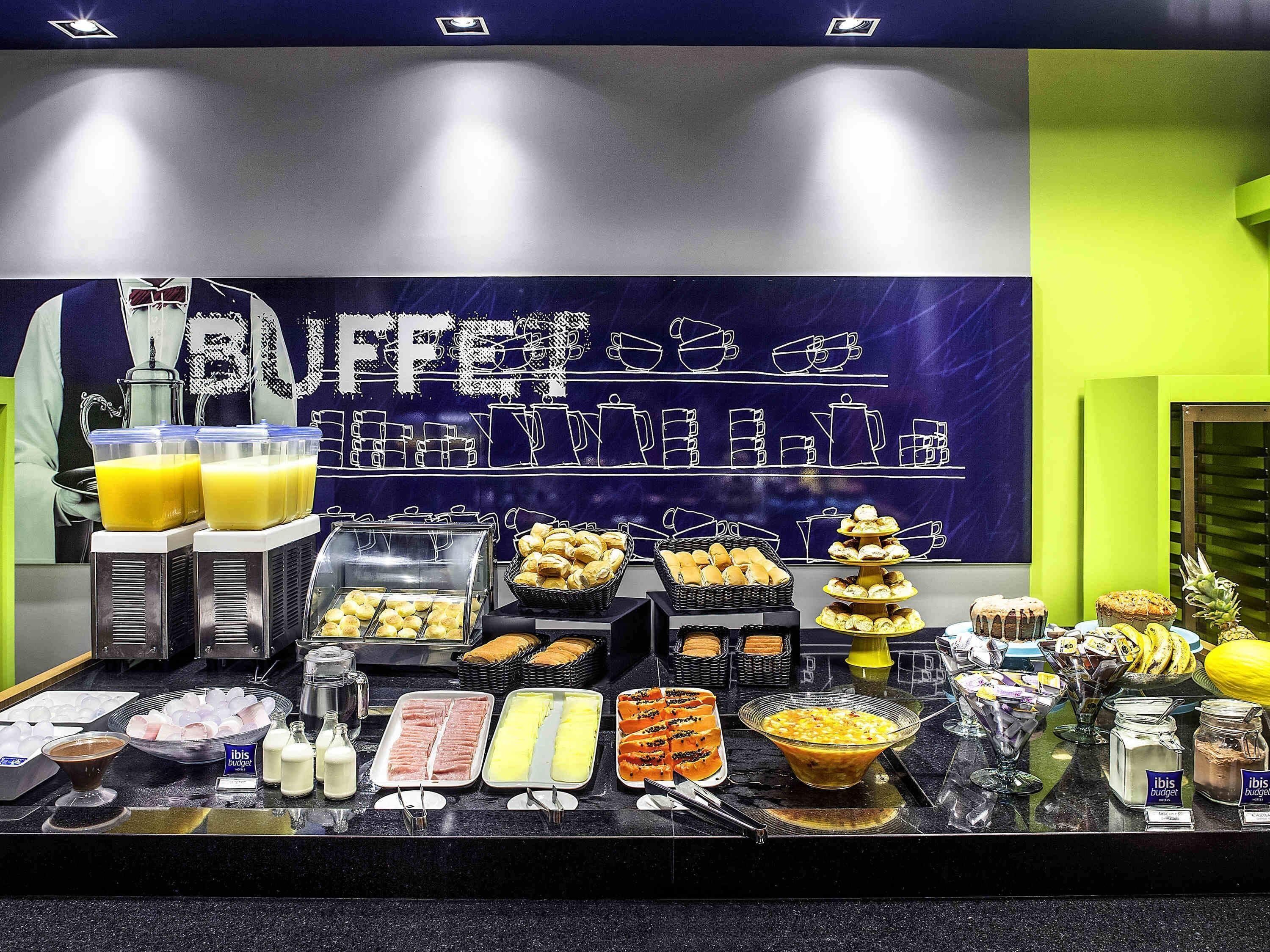 Daily buffet breakfast (BRL 42 per person)