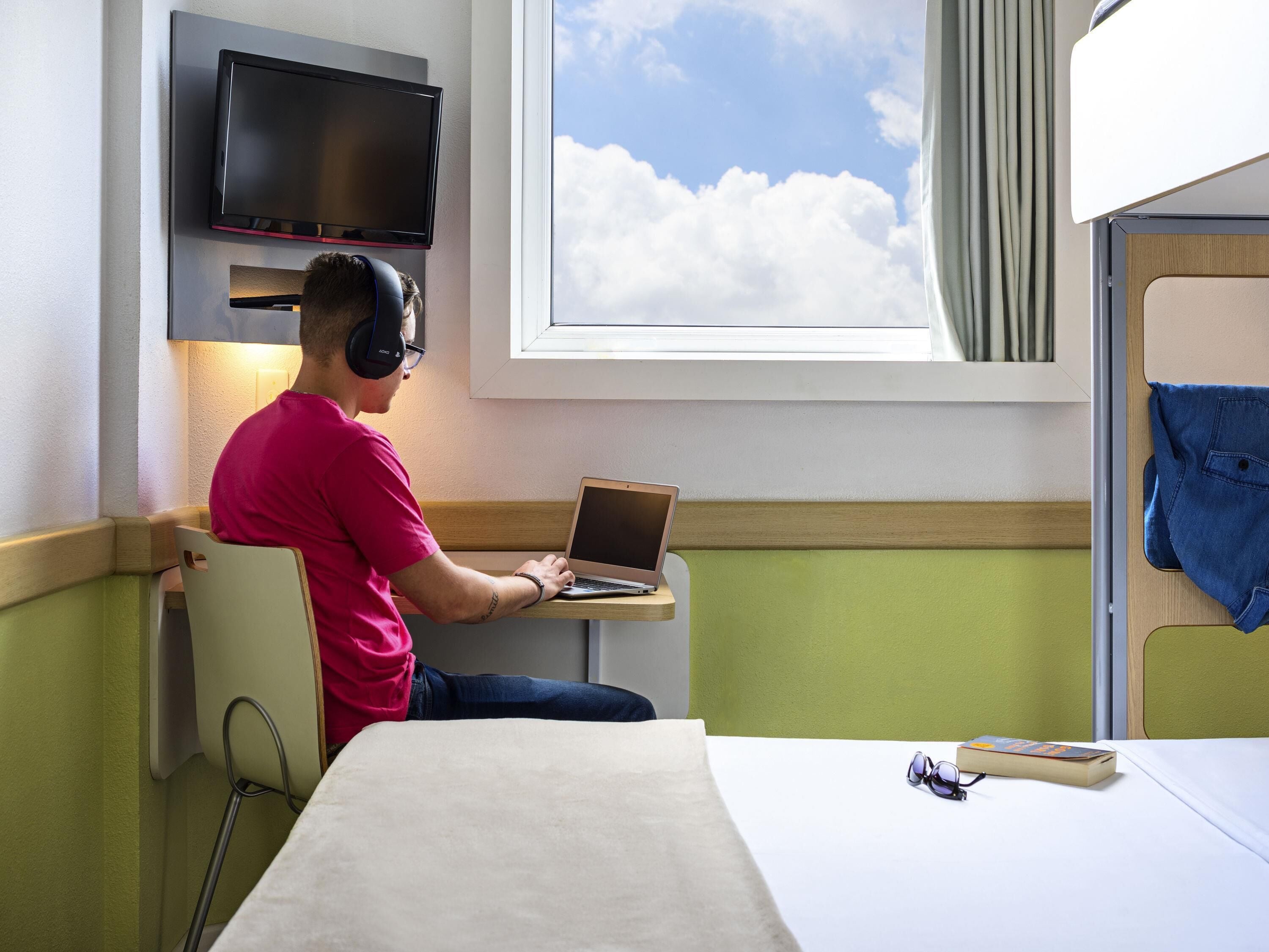 Standard Apartment, 1 Double Bed | Desk, laptop workspace, blackout drapes, soundproofing