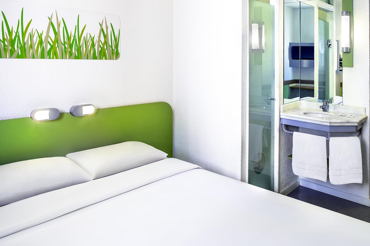 Classic Room, 1 Double Bed | Desk, laptop workspace, blackout curtains, soundproofing