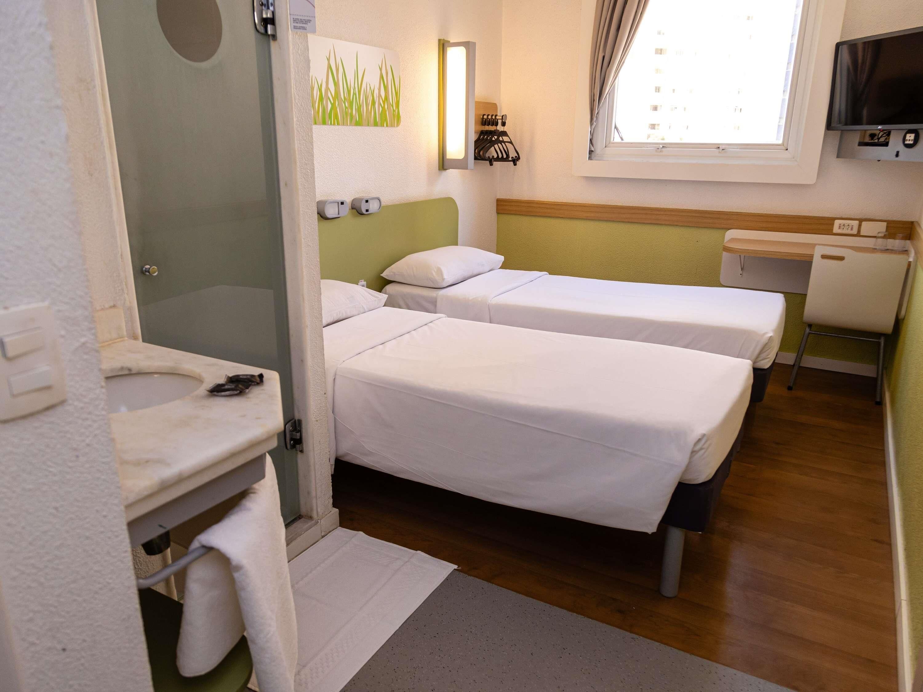 Standardzimmer, 2 Einzelbetten | Minibar, Schreibtisch, laptopgeeigneter Arbeitsplatz