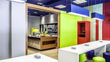 Daily buffet breakfast (BRL 42 per person)