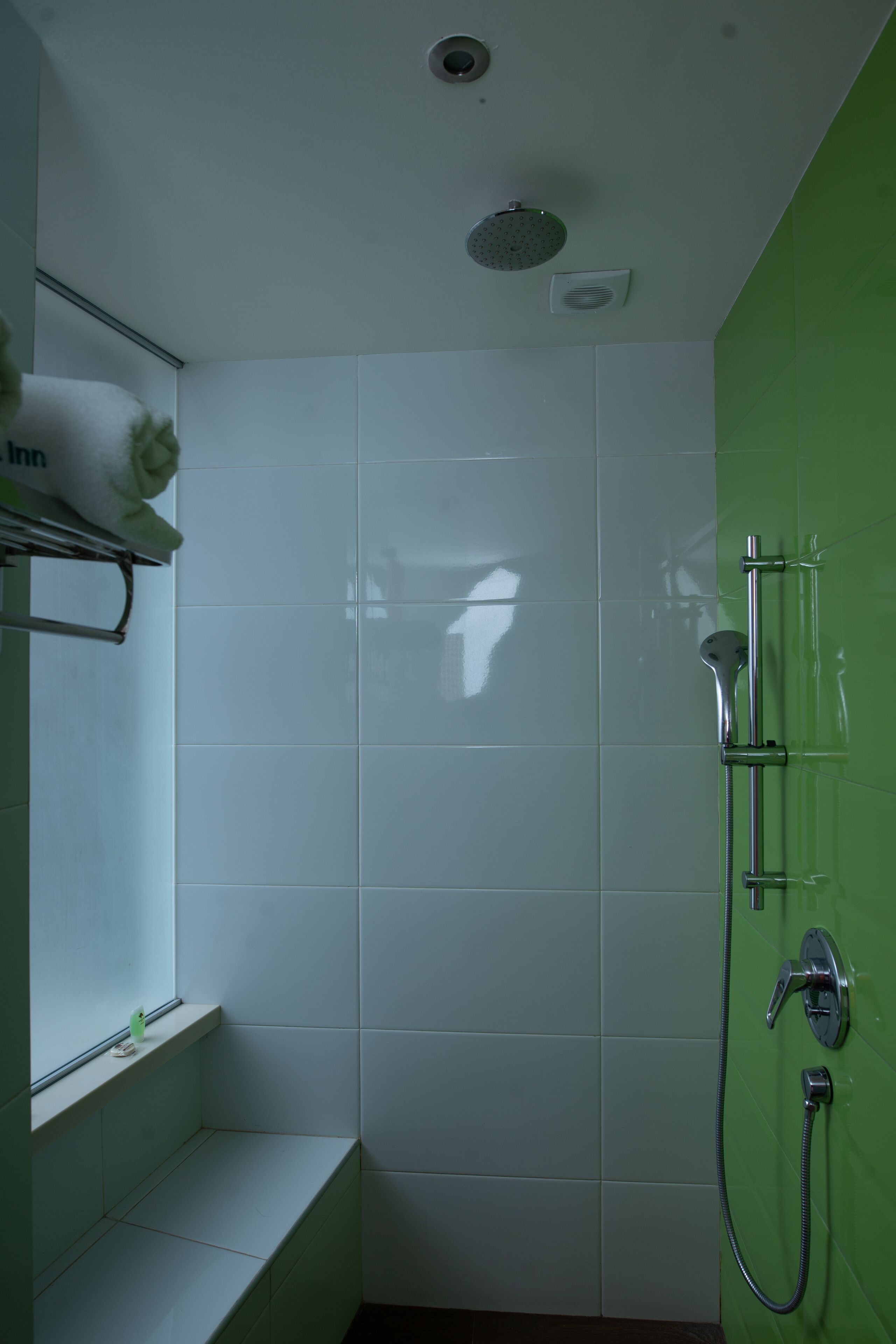 executive double room | bathroom | shower, hair dryer, towels