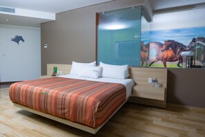 Deluxe Suite | In-room safe, soundproofing, iron/ironing board, free WiFi