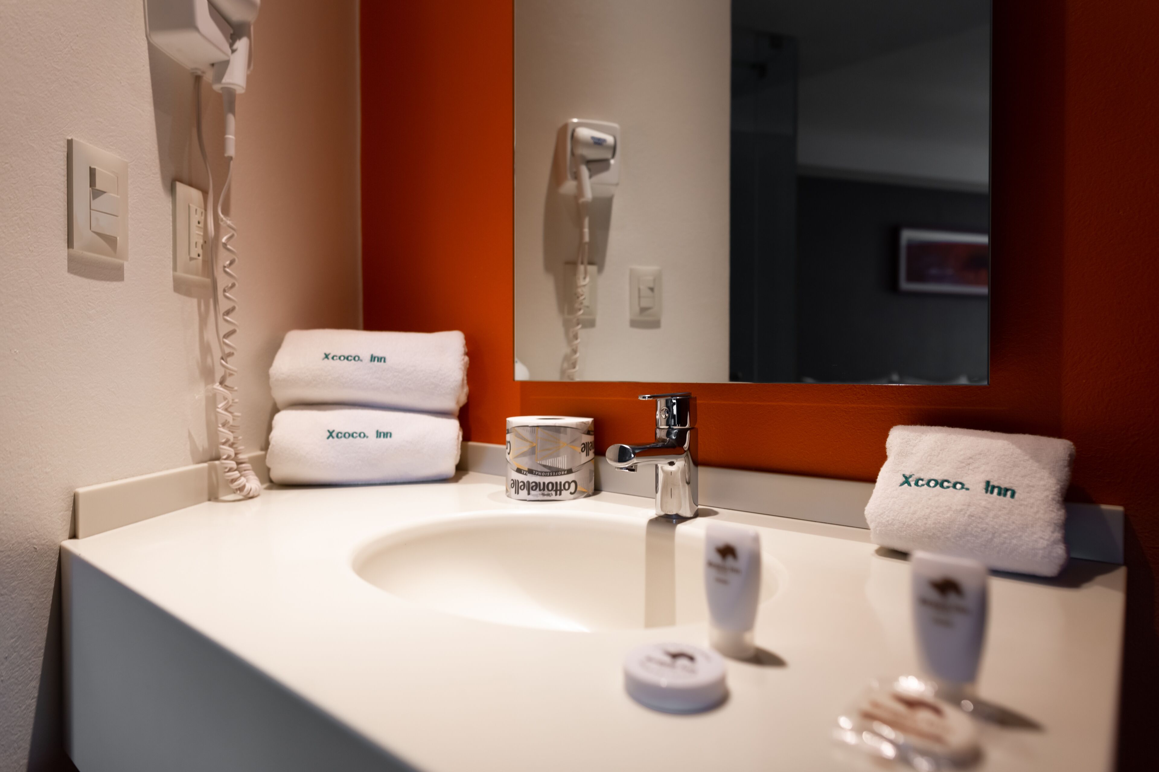 junior suite | bathroom | shower, hair dryer, towels