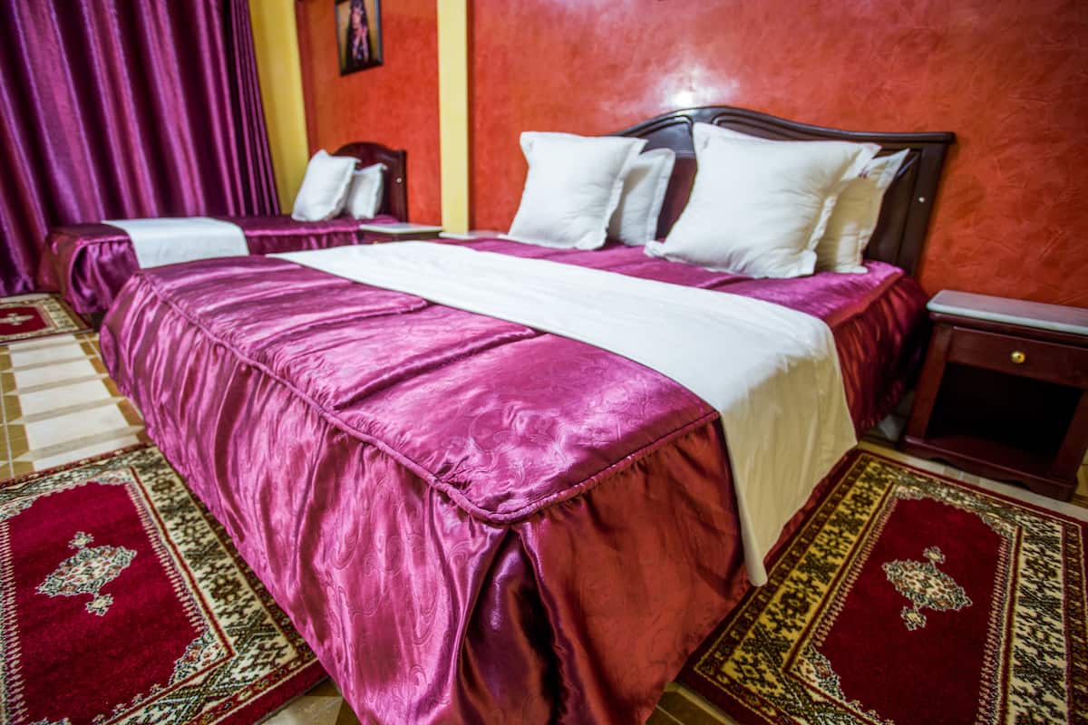 1 bedroom, premium bedding, blackout curtains, free cots/infant beds