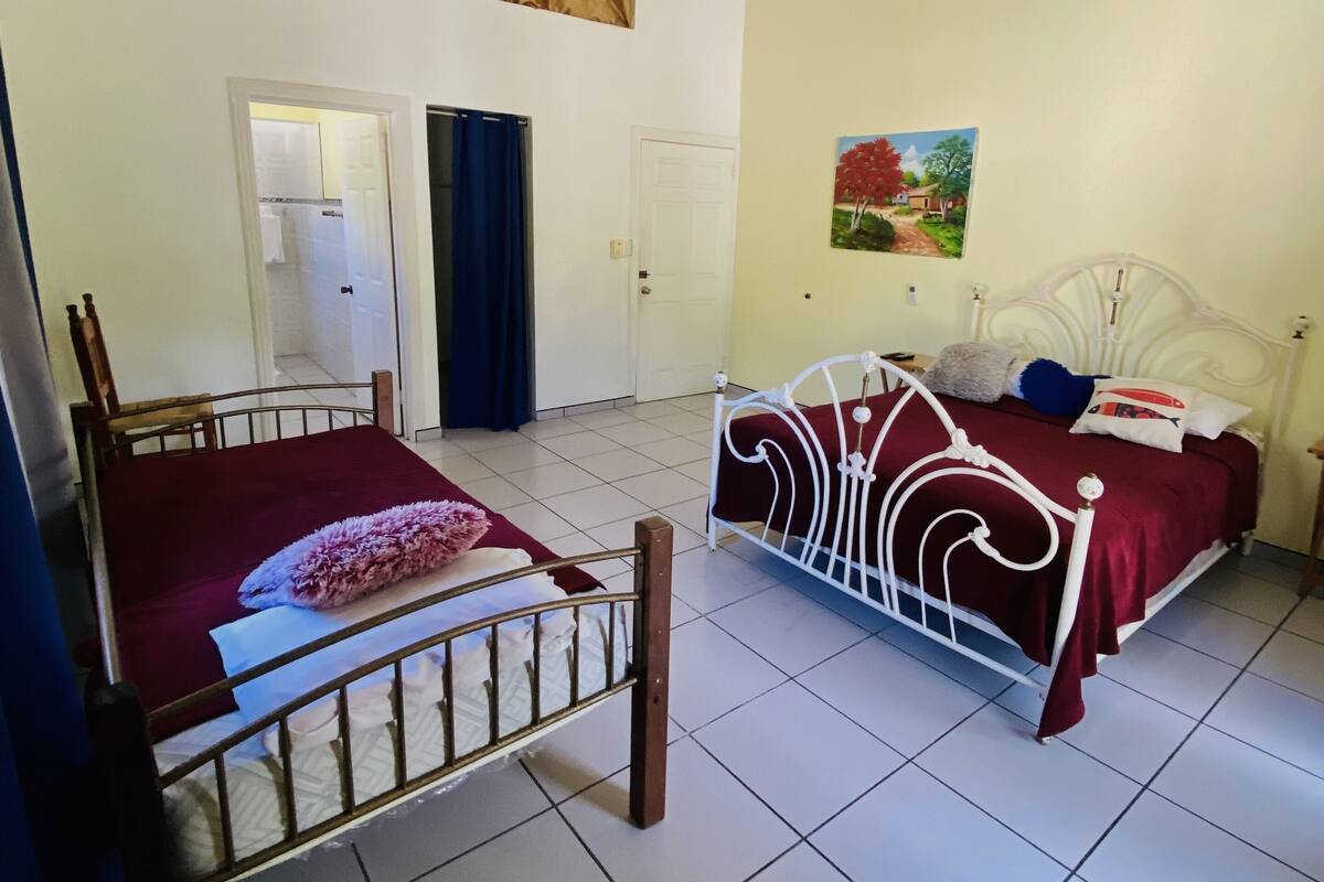 Deluxe Room | Premium bedding, desk, WiFi (free), individually decorated