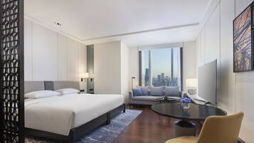 Minibar, coffres-forts dans les chambres, bureau, rideaux occultants