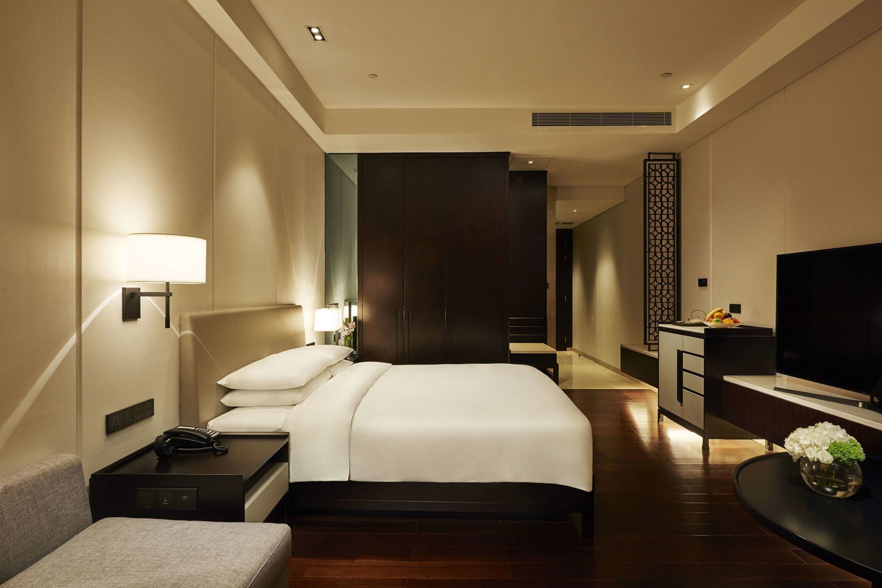 Minibar, coffre-fort, bureau, rideaux d’obscurcissement