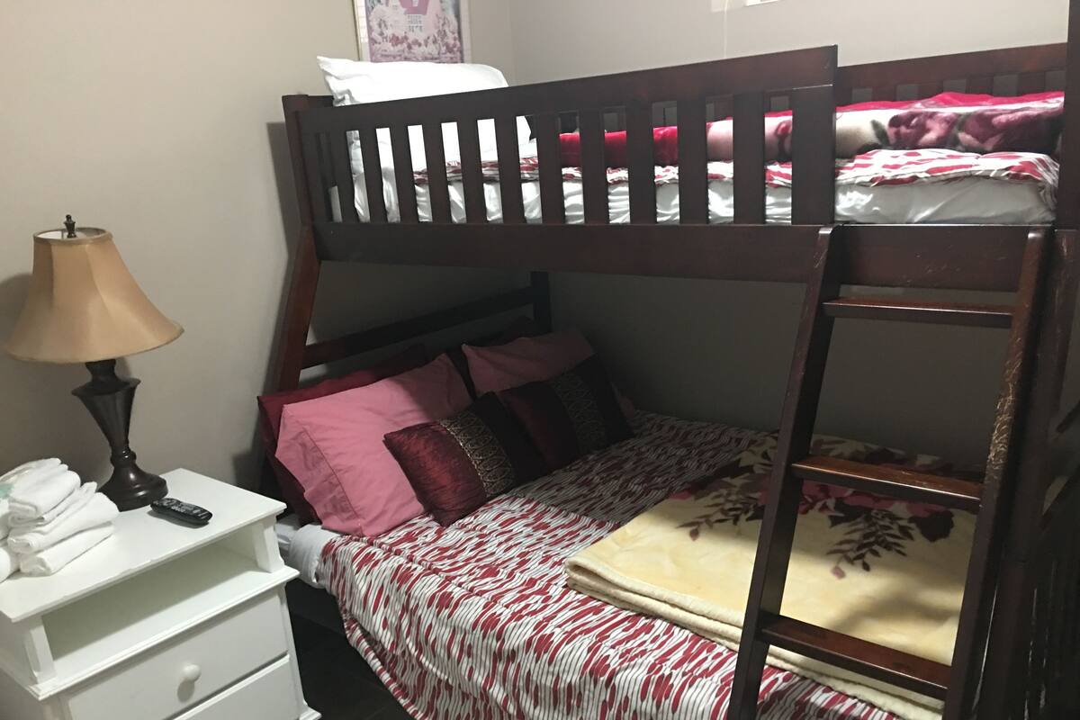 Economy Triple Room | Free WiFi, bed sheets