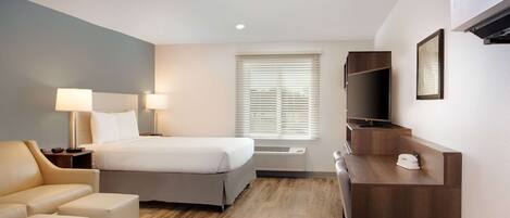 Desk, laptop workspace, iron/ironing board, free WiFi