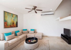 Comfort Penthouse, 2 Bedrooms, Garden View, Garden Area | Living room
