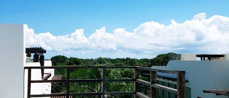 Penthouse Confort, 2 chambres, vue jardin, côté jardin | Bain à remous privé