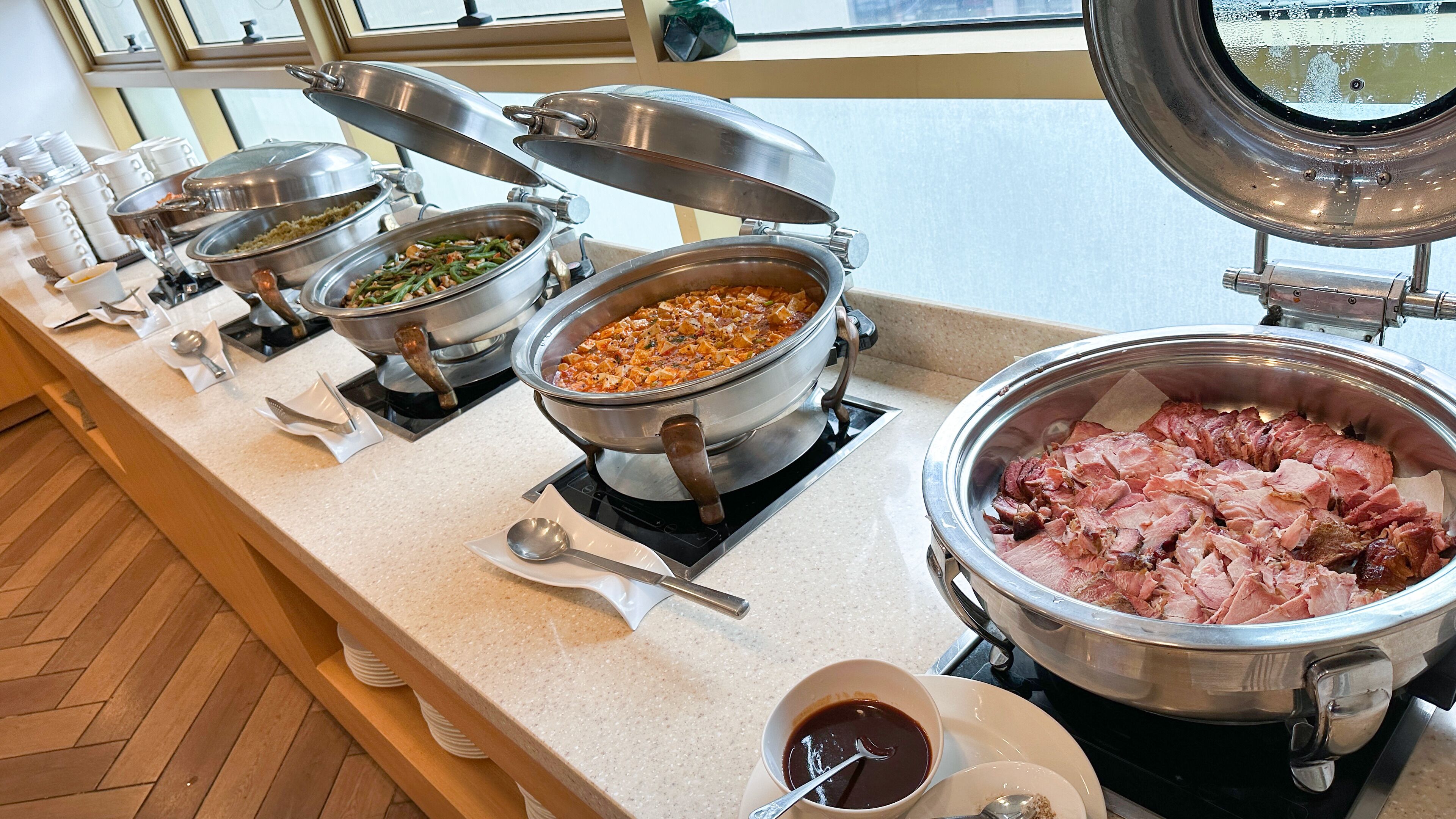 daily buffet breakfast (krw 15000 per person)