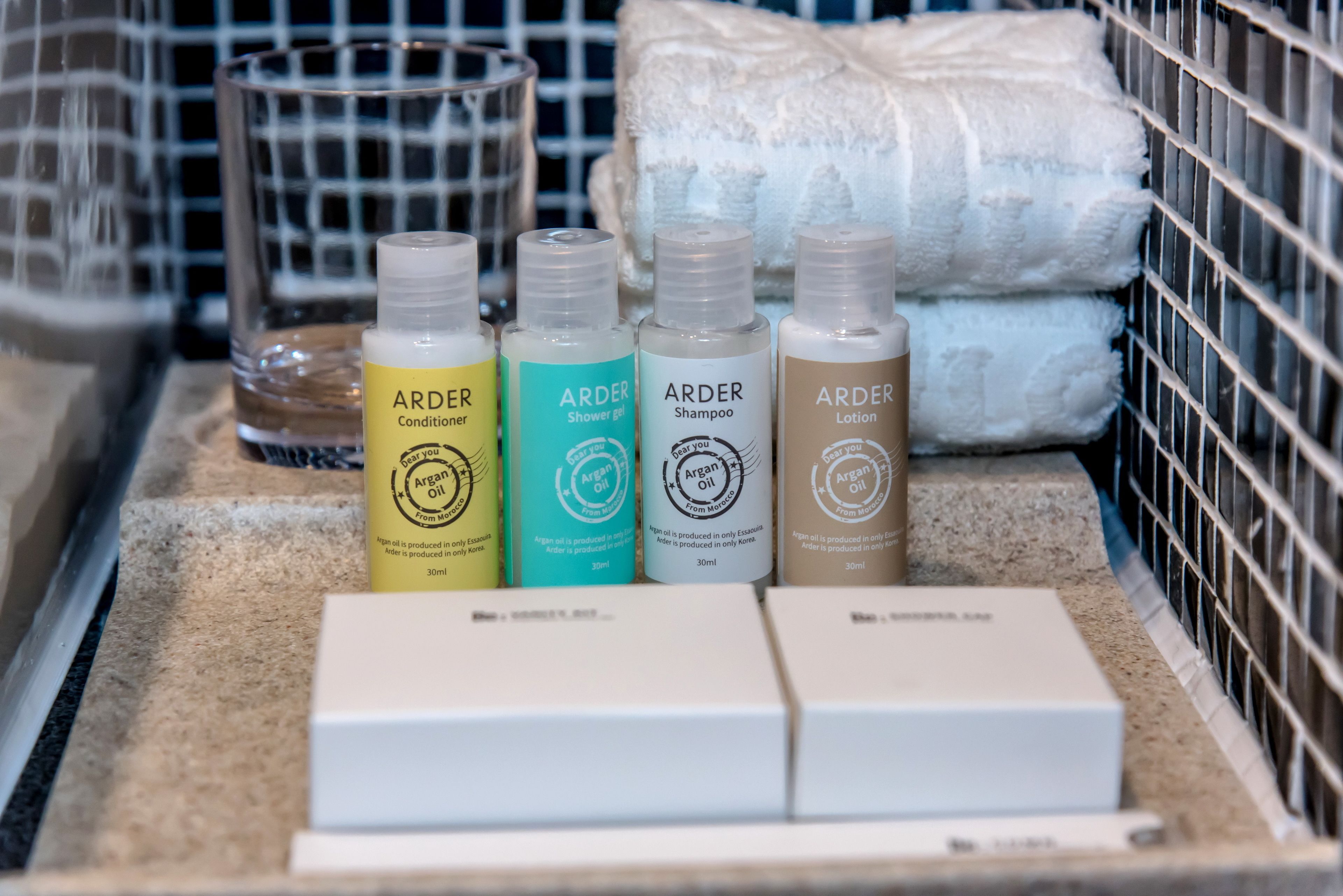 deluxe suite (mountain/ocean view assigned on site) | bathroom amenities | combined shower/bathtub, free toiletries, hair dryer, bathrobes