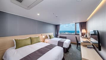 Escritorio, cortinas blackout y wifi gratis