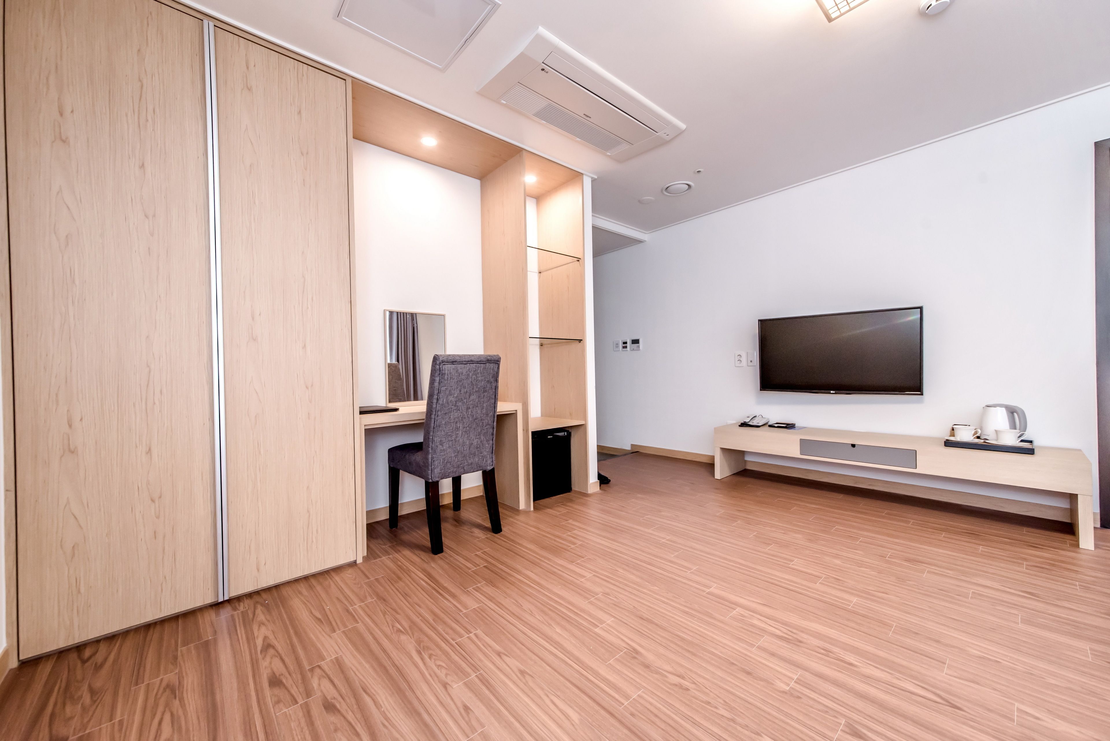 deluxe room (korean ondol) | desk, blackout curtains, free wifi