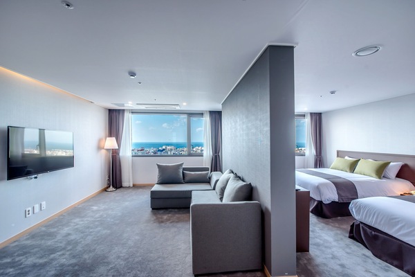 Deluxe Suite (Mountain/Ocean View assigned on site) | Living area | Flat-screen TV