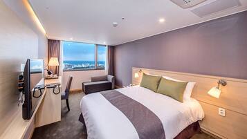 Habitación doble Deluxe (Mountain/Ocean View assigned on site) | Vista desde la habitación