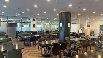 Desayuno buffet (KRW 15000 por persona)