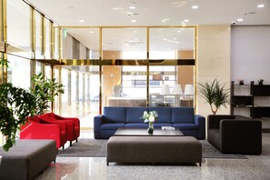 Coin salon dans le hall