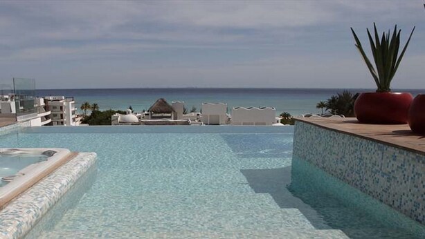 Indoor pool - Comfortable 2BR Loft 300 m from the beach by Happy Address (Playa del Carmen)