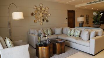 Grand Master Suite | 2 bedrooms, in-room safe, iron/ironing board, free cribs/infant beds