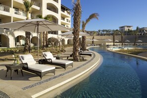 Outdoor pool - Grand Solmar The Residences (Cabo San Lucas)