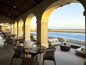 2 restaurants, breakfast, lunch served; local and international cuisine