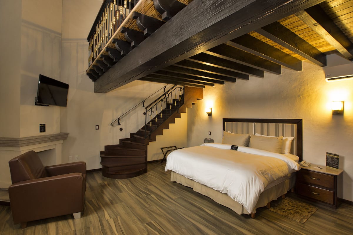 Presidential Suite, 1 King Bed with Sofa bed, 2 Bathrooms | Down duvets, in-room safe, desk, iron/ironing board