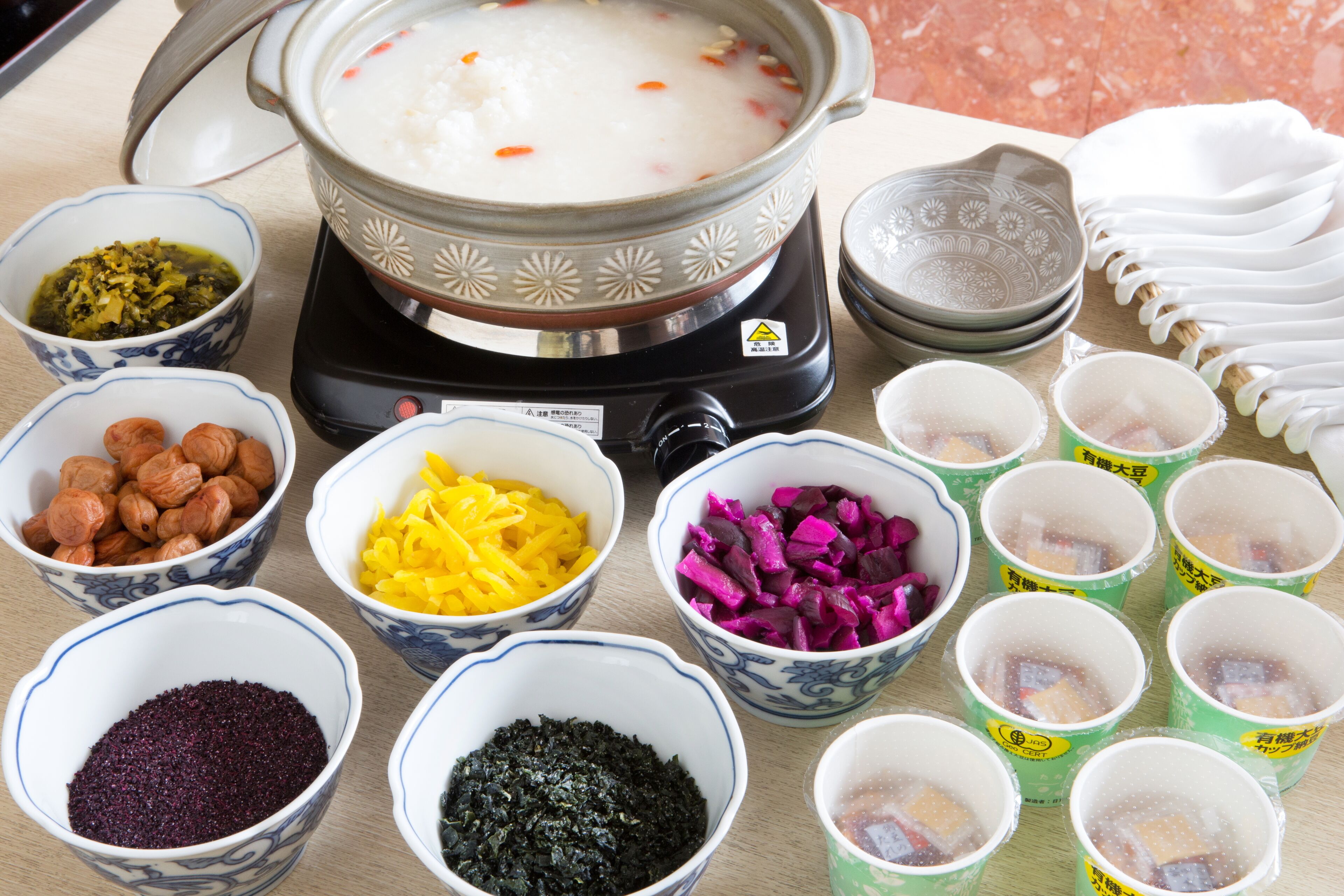 Daily buffet breakfast (JPY 1800 per person)