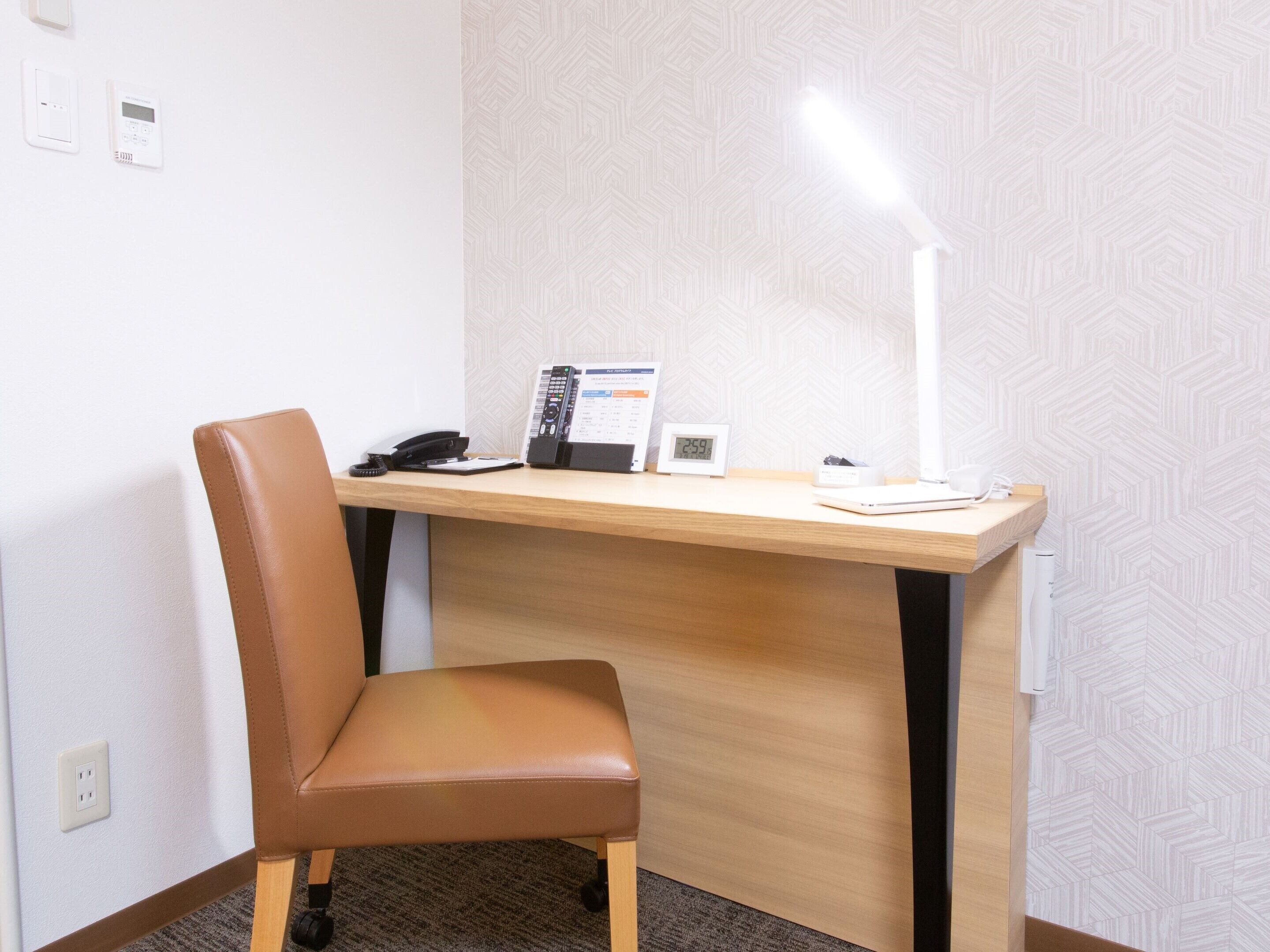 1 bedroom, down duvets, desk, free wifi