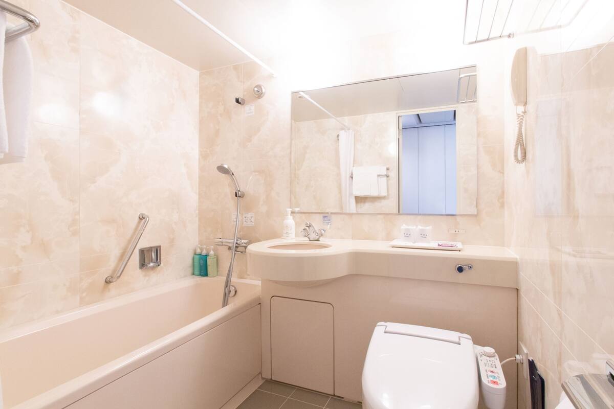 combined shower/bathtub, free toiletries, hair dryer, bathrobes